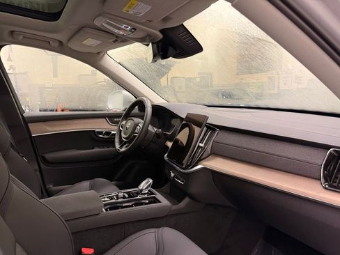 Used 2025 Volvo XC90 B6 Plus image 28