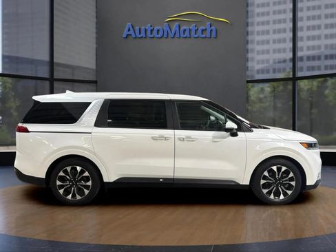 Used 2024 Kia Carnival EX FWD image 13