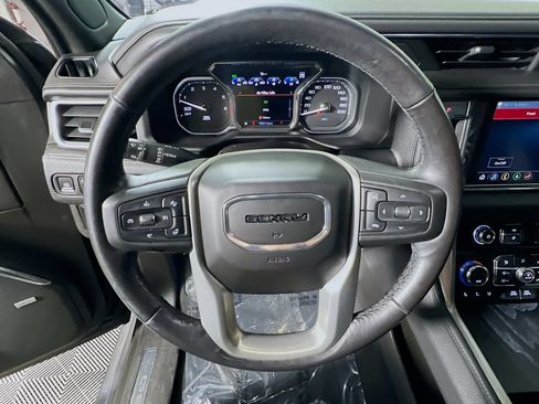 Used 2021 GMC Yukon Denali w/ Denali Premium Package AWD/4WD image 10