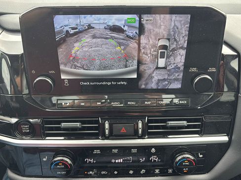 Used 2025 Nissan Pathfinder SL w/ SL Premium Package FWD image 23