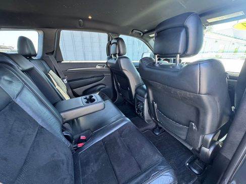 Used 2017 Jeep Grand Cherokee Altitude AWD/4WD image 25