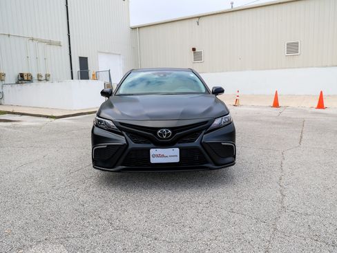 Used 2024 Toyota Camry SE FWD image 3