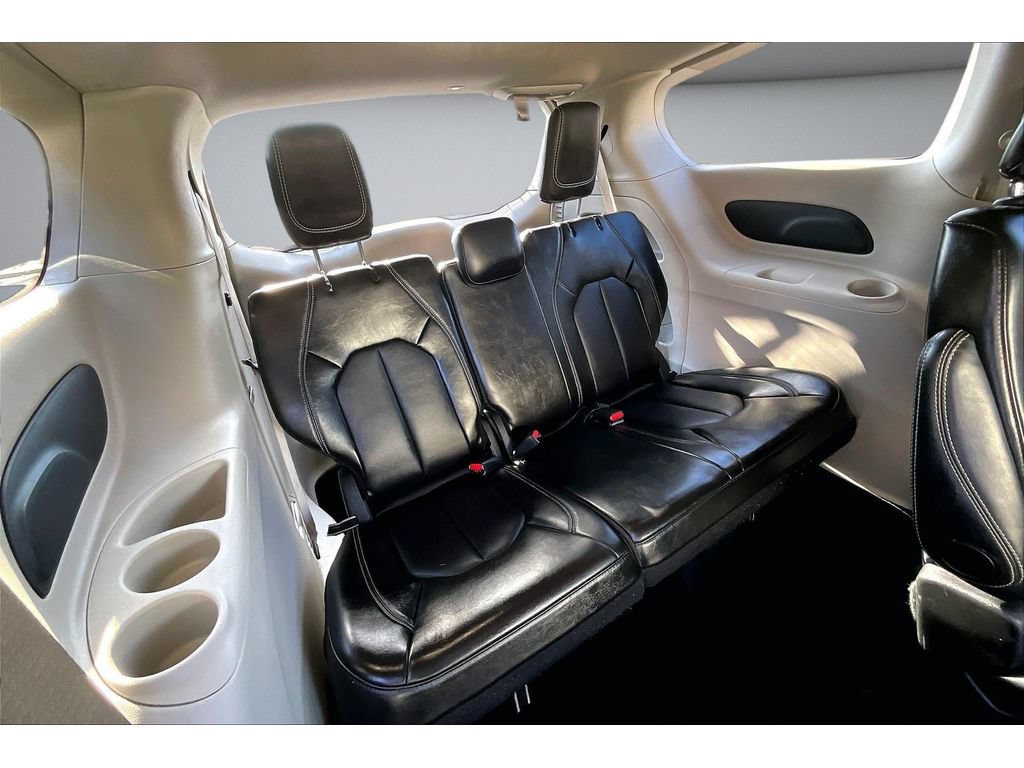 Used 2024 Chrysler Pacifica Touring-L FWD image 44