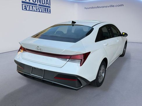 New 2026 Hyundai Elantra SE FWD image 5