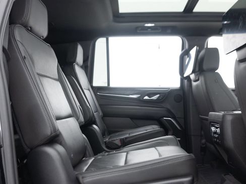Used 2021 GMC Yukon XL Denali w/ Denali Premium Package AWD/4WD image 36