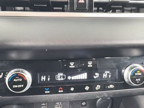 Used 2022 Mitsubishi Outlander SEL image 28