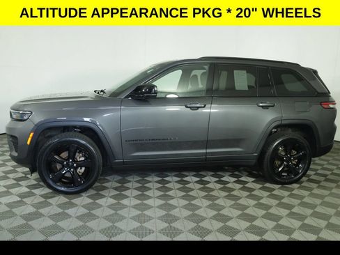 Used 2023 Jeep Grand Cherokee Altitude AWD/4WD image 6