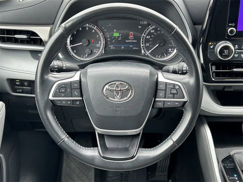 Used 2023 Toyota Highlander XLE image 41