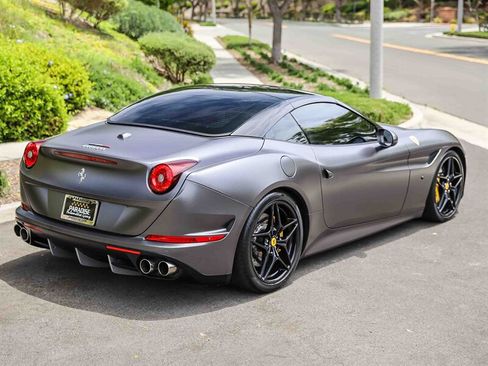 Used 2016 Ferrari California T RWD image 40