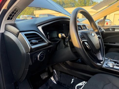 Used 2017 Ford Fusion SE FWD image 17