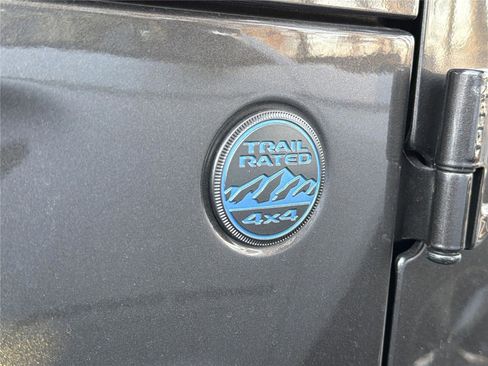 Used 2025 Jeep Wrangler Sahara image 16