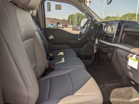 New 2025 Ford F250 XL w/ XL Chrome Package image 30