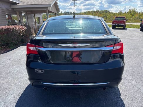 Used 2013 Chrysler 200 Limited image 4