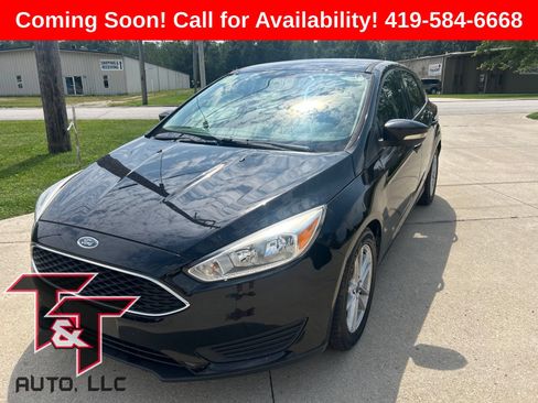 Used 2018 Ford Focus SE w/ Cold Weather Package FWD image 2