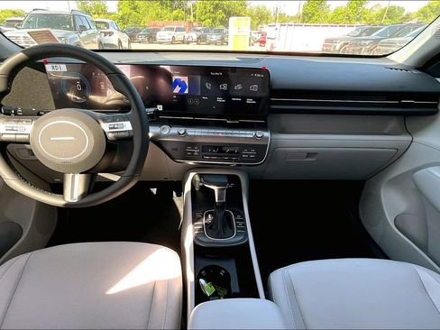 Used 2025 Hyundai Kona SEL FWD image 9
