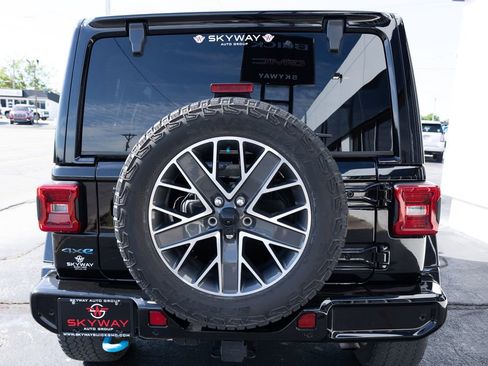 Used 2024 Jeep Wrangler High Altitude AWD/4WD image 6