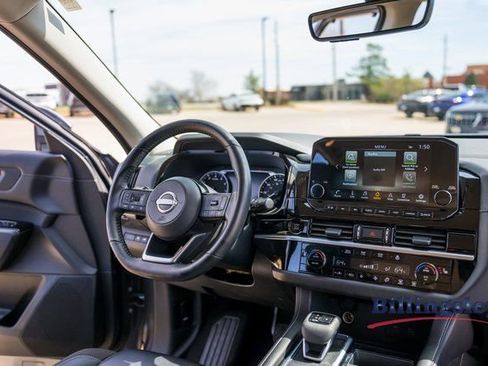 Used 2025 Nissan Pathfinder SL image 15