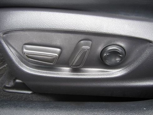 Used 2020 Toyota Prius XLE image 15