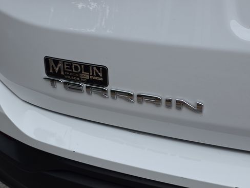 Used 2024 GMC Terrain SLE image 38