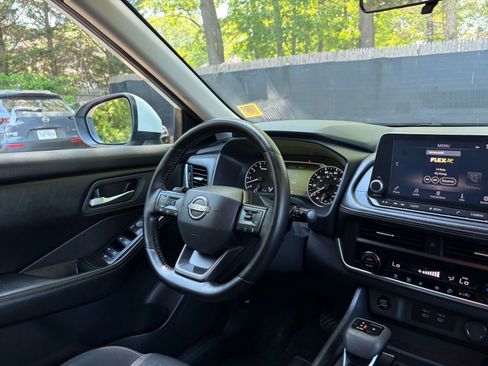 Used 2025 Nissan Rogue SV FWD image 36