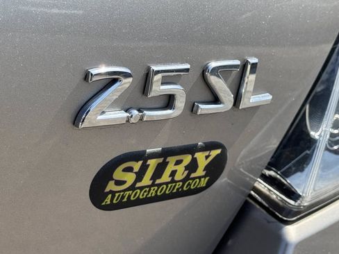 Used 2011 Nissan Altima 2.5 SL w/ Technology Pkg FWD image 10