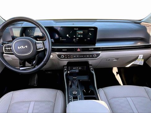 Certified 2025 Kia Sorento EX w/ Panoramic Sunroof Package image 15