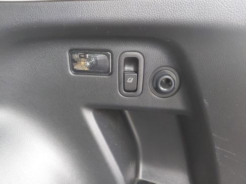Used 2015 Subaru Forester 2.5i Touring AWD/4WD image 21
