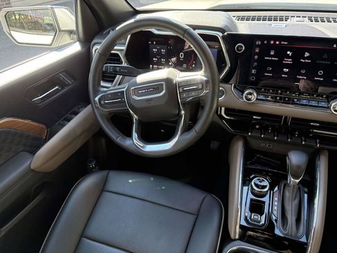 Used 2024 GMC Canyon Denali image 27