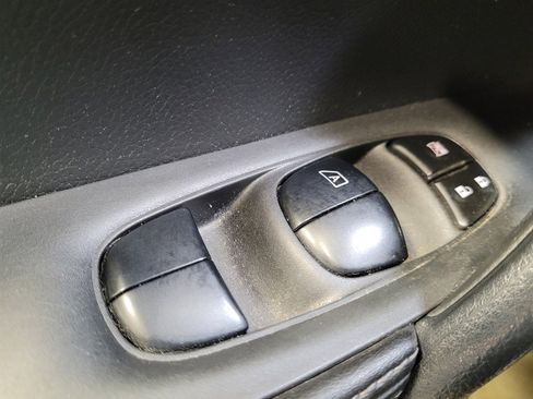 Used 2021 Nissan Rogue Sport S image 27