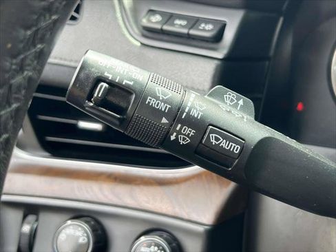 Used 2018 Cadillac Escalade Premium Luxury AWD/4WD image 27