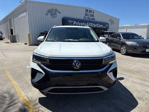 Used 2024 Volkswagen Taos SE image 11