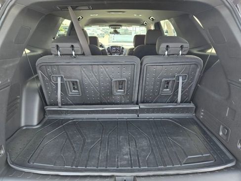 Used 2023 Chevrolet Traverse LT FWD image 16