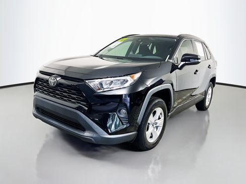 Used 2021 Toyota RAV4 XLE w/ Convenience Package FWD image 10