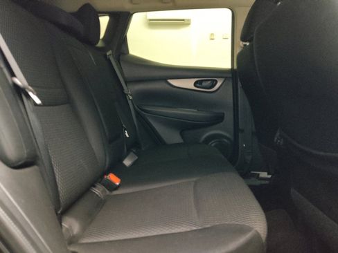 Used 2020 Nissan Rogue Sport S image 19