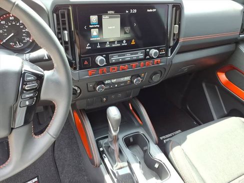 Used 2025 Nissan Frontier PRO-4X AWD/4WD image 34