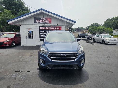 Used 2018 Ford Escape SE w/ SE Sport Appearance Package FWD image 2