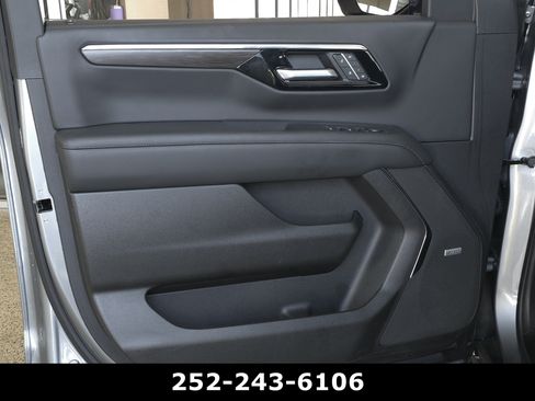 Used 2026 Chevrolet Suburban Z71 w/ Comfort Package AWD/4WD image 32