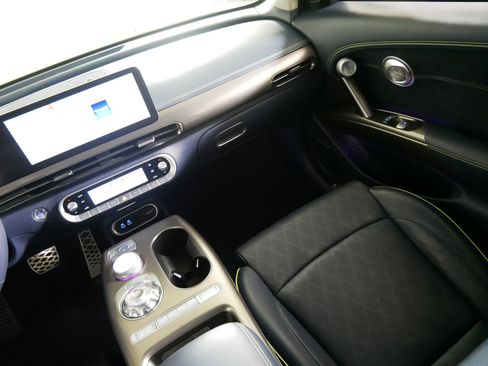 Used 2023 Genesis GV60 Performance AWD/4WD image 11