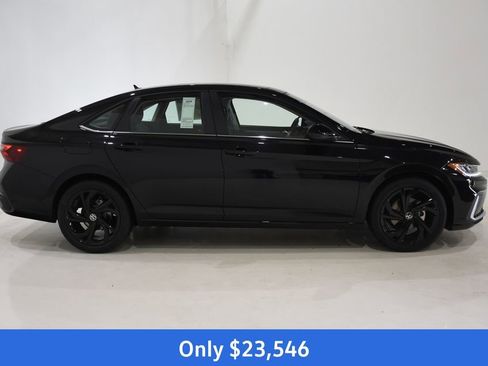 New 2025 Volkswagen Jetta SE image 3