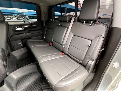 Used 2024 Chevrolet Silverado 1500 LT Trail Boss w/ Convenience Package II AWD/4WD image 20