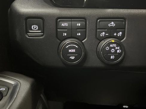 Used 2022 Chevrolet Silverado 1500 LT Trail Boss image 24