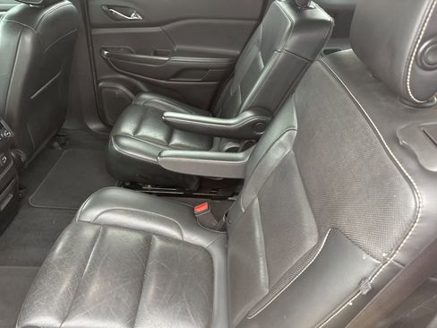 Used 2019 GMC Acadia SLT AWD/4WD image 23