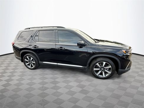 Used 2025 Honda Pilot Elite image 9