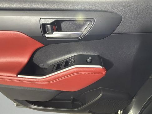 Used 2023 Toyota Highlander XSE image 23