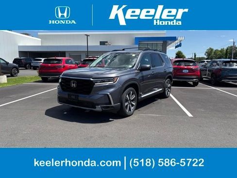 Used 2024 Honda Pilot Touring image 1