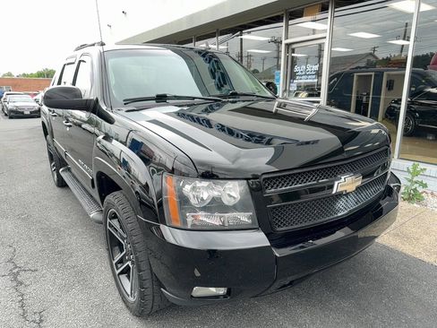 Used 2011 Chevrolet Avalanche LT AWD/4WD image 2