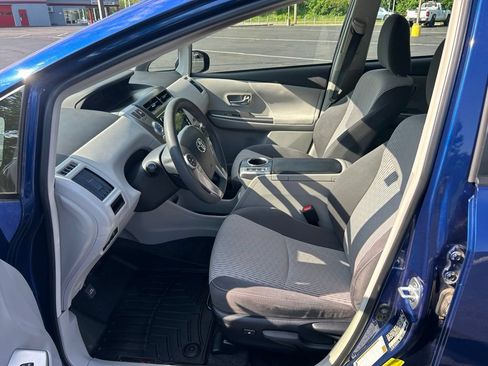 Used 2017 Toyota Prius V Three FWD image 10