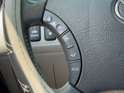 Used 2004 Toyota Highlander Limited w/ Towing Prep Pkg FWD image 17