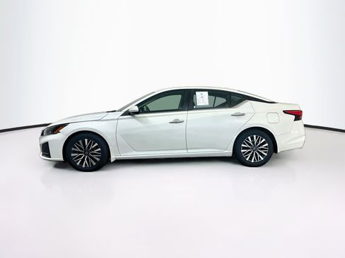 Used 2023 Nissan Altima 2.5 SV FWD image 4