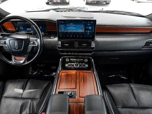 Used 2022 Lincoln Navigator Reserve AWD/4WD image 11